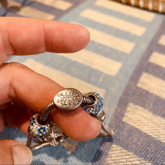 “Celebrate Life” bracelet in excellent condition, no flaws! Comes with pouch! - Picture 3 of 7